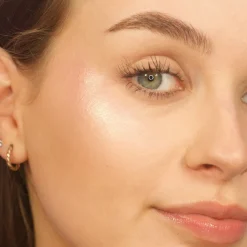 Makeup Revolution Beam Bright Highlighter Pink Seduction