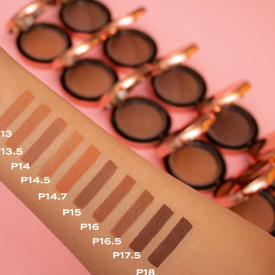 Makeup Revolution Conceal & Define Powder Foundation P18