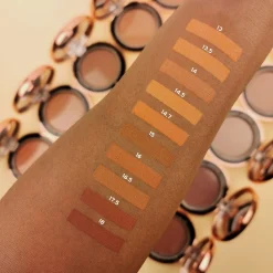 Makeup Revolution Conceal & Define Powder Foundation P18