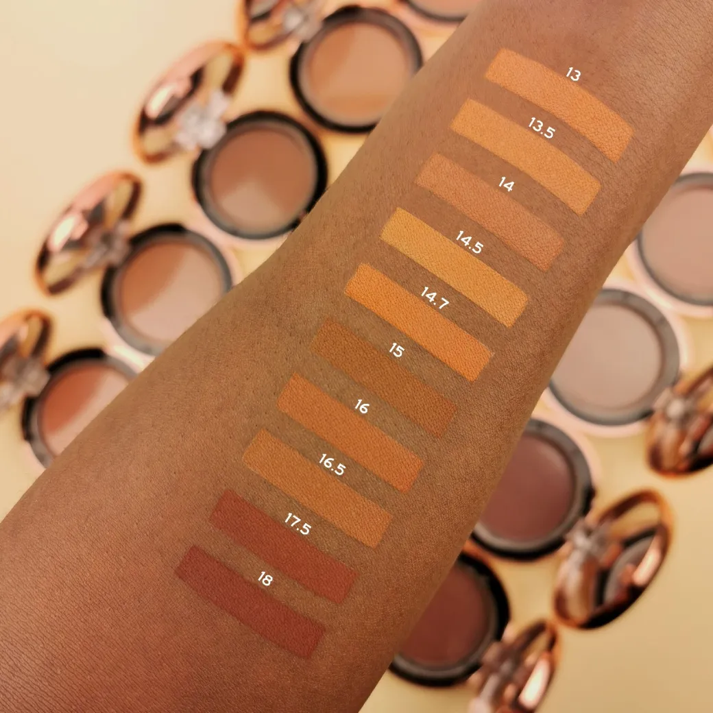 Makeup Revolution Conceal & Define Powder Foundation P18