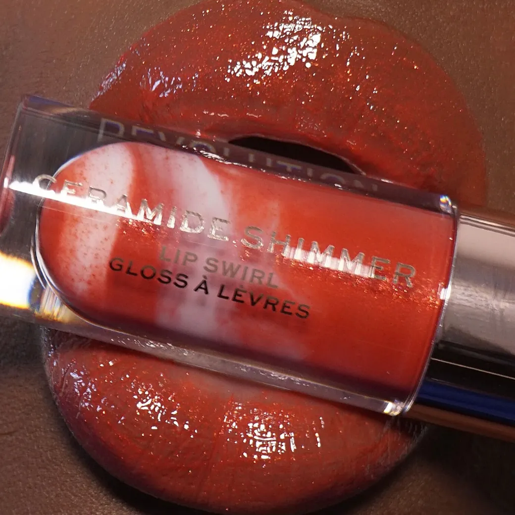 Makeup Revolution Festive Allure Ceramide Shimmer Lip Swirl Out Out Red