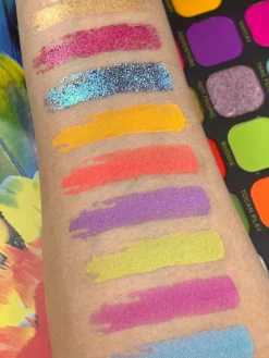 Makeup Revolution Forever Flawless Bird of Paradise Shadow Palette